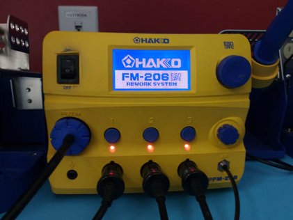 Vue de face de la station de rework Hakko FM206