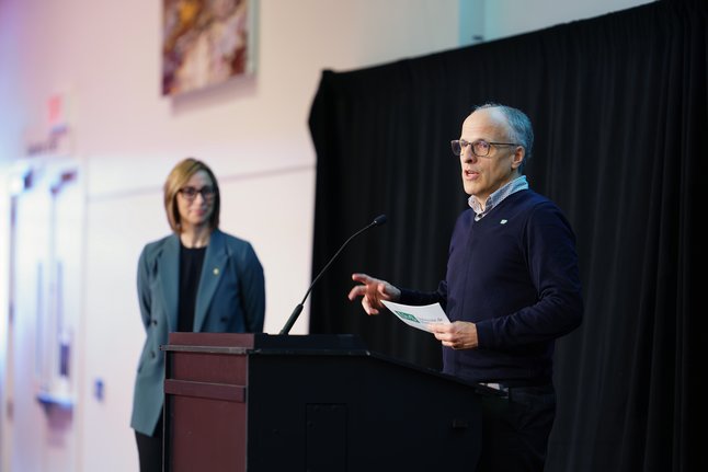 Pierre Cossette, recteur, et Sasha Cardinal, présidente de la campagne Centraide 2024