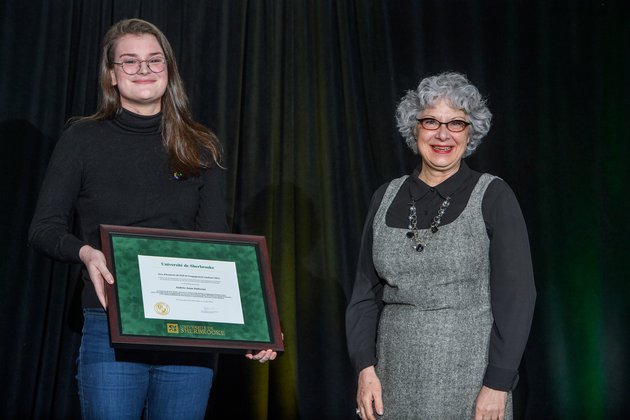 Andrée-Anne Dufresne à la cérémonie de remise de prix du Défi à l'engagement étudiant