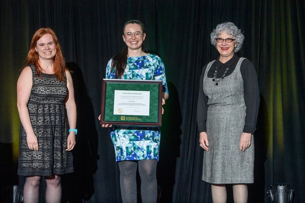 Julie Douchin à la cérémonie de remise de prix du Défi à l'engagement étudiant