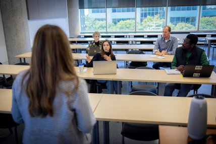 Cours  de groupe en Maîtrise en intervention en dépendances