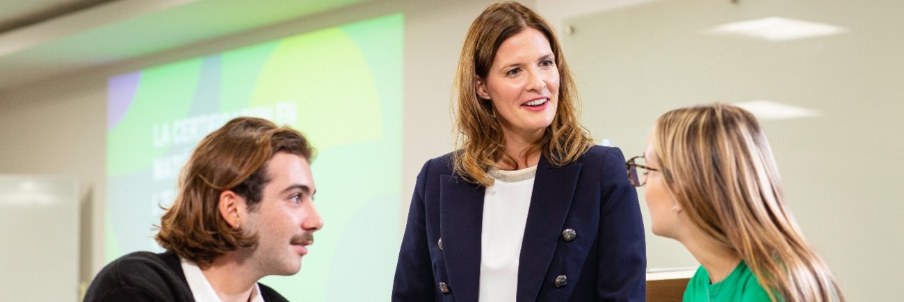 Étudiante, étudiant et professeure