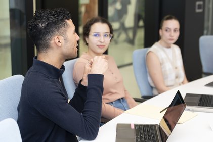 Étudiant et étudiantes