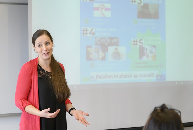 Pre Marie-Michelle Gouin lors de l'activité « Ma thèse en 300 secondes »