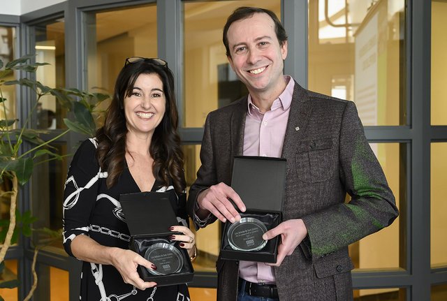 Pre Claudia Champagne et Pr Luis-Antonio De Santa Eulalia lors de la remise du prix de la recherche facultaire