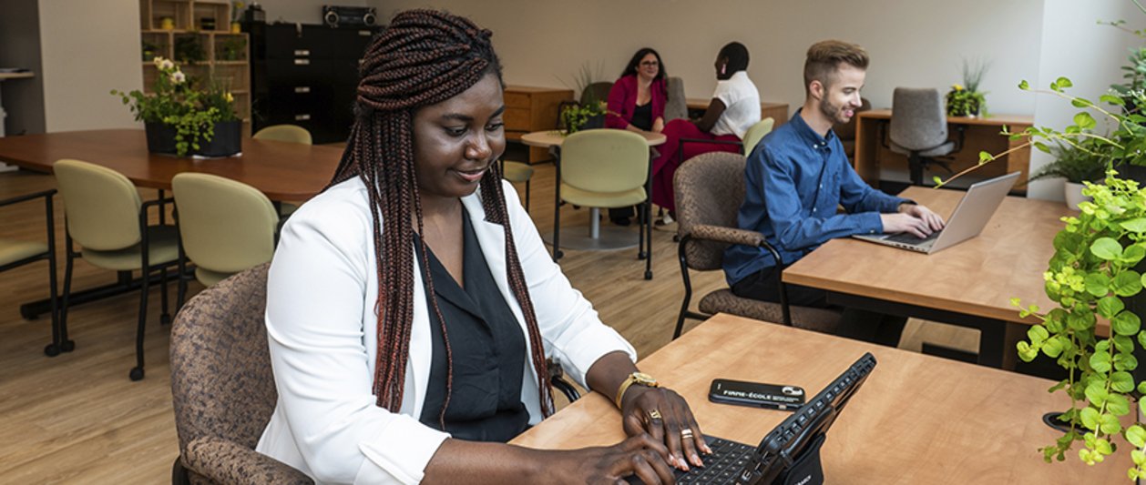 Salle de travail collaboratif