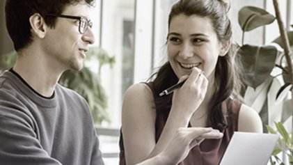 Étudiants travail d'équipe