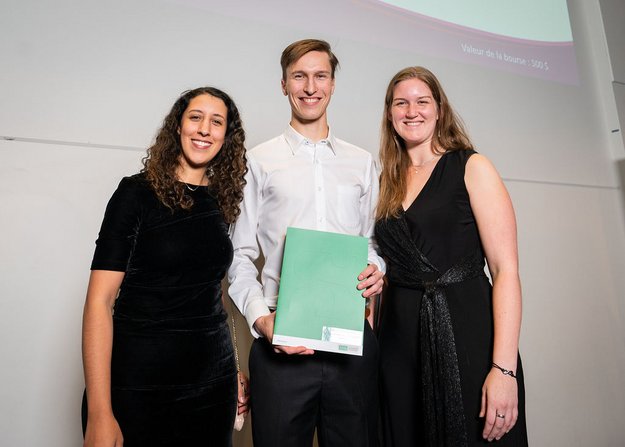 Mmes Zohra Alaoui et Lydia Charbonneau (bourse de parcours remarque Triade) et M. Antoine Deschambault