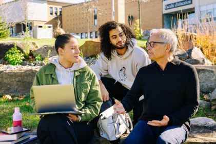 Enseignant et étudiants internationaux