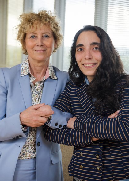 Pres Anita Burgun et Christina Khnaisser