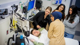 Visuel pour illustrer les Études en médecine