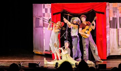 Photo lors d'une représentation d'un spectacle dans le cadre du programme Passeurs culturels