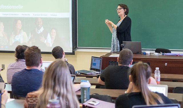 Classe d'étudiants au troisième cycle