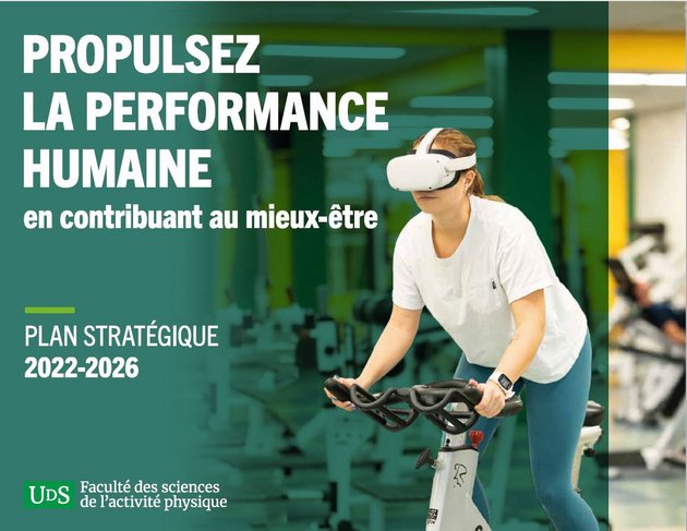 Propulsez la performance humaine - Femme en vélo stationnaire et portant un casque de réalité virtuelle