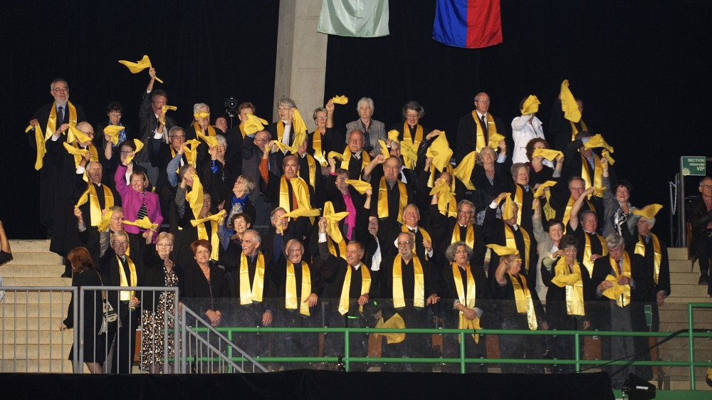 Les diplômés de la promotion de 1962, chaudement salués et applaudis par la rectrice de l'UdeS, Pre Luce Samoisette, et par les diplômés 2012.