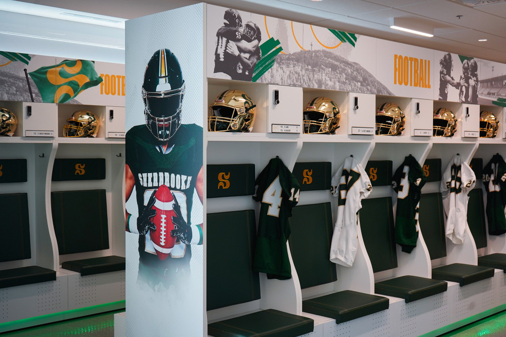 L'équipe de football du Vert & Or lancera la nouvelle saison universitaire dans un tout nouveau vestiaire au Centre sportif de l'Université de Sherbrooke.