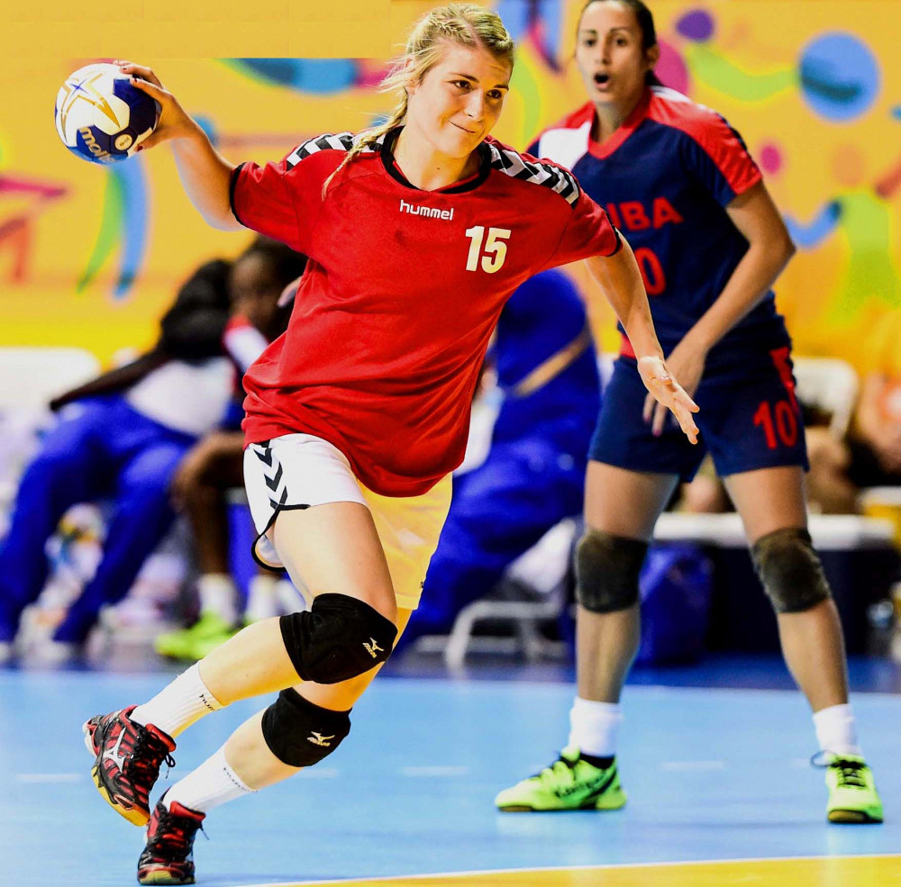 Audrey Marcoux, dans l'uniforme de l'équipe canadienne d'handball.