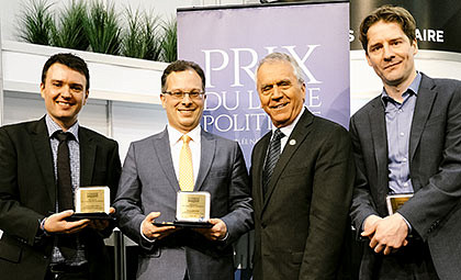 Maurice Demers et Harold Bérubé, finalistes pour le Prix de la Présidence de l'Assemblée nationale, en compagnie du vice-président, François Gendron, et du lauréat 2015, Mathieu Lapointe.