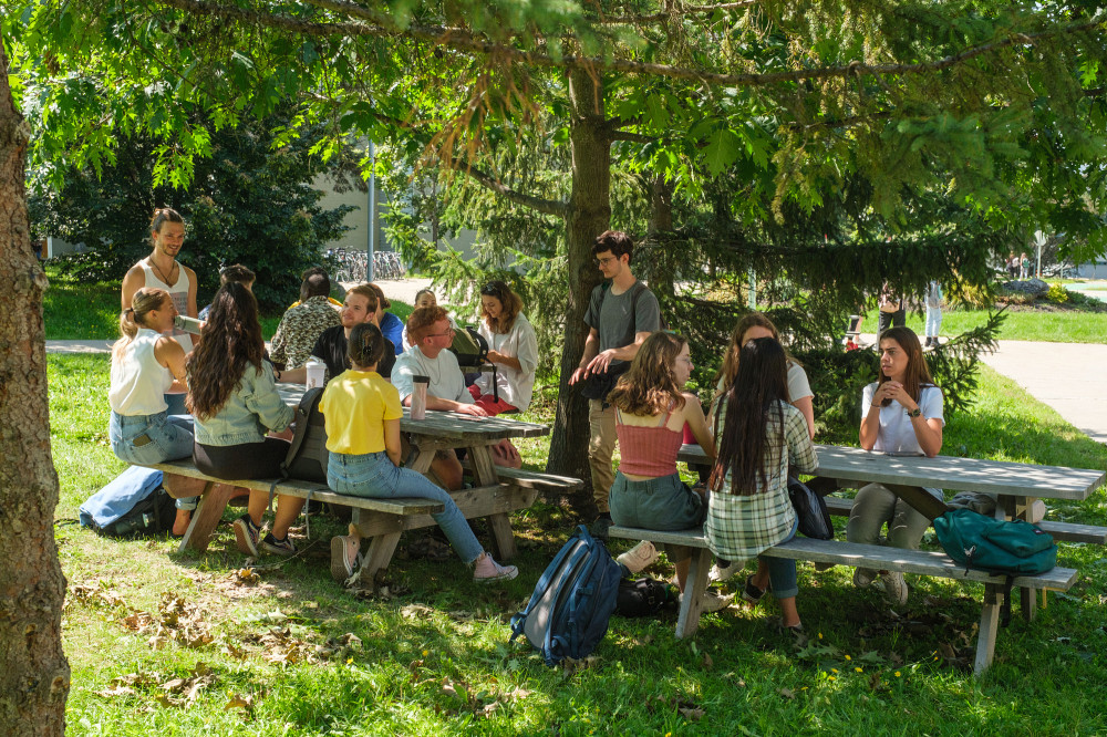 Les trois campus de l’UdeS s’animeront au son des rires et des discussions des étudiantes et étudiants venus pour leur rentrée universitaire.