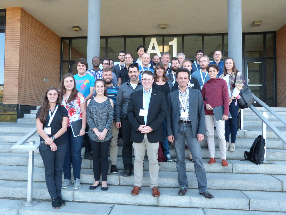 Les professeurs et étudiants participant au « Programme franco-québécois de formation en nanomatériaux et en caractérisation de matériaux fonctionnels ».