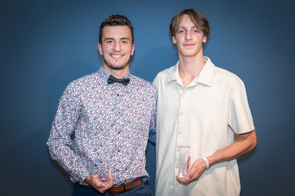 Jonathan Portelance (Athlète masculin de l'année 18 ans et plus), accompagné du finaliste de la même catégorie Félix-Antoine Perron