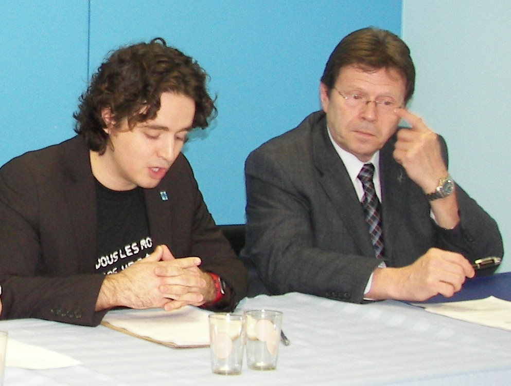 Jean-François Carrier, président de la Fédération étudiante de l'Université de Sherbrooke, et Serge Cardin, député fédéral de Sherbrooke.