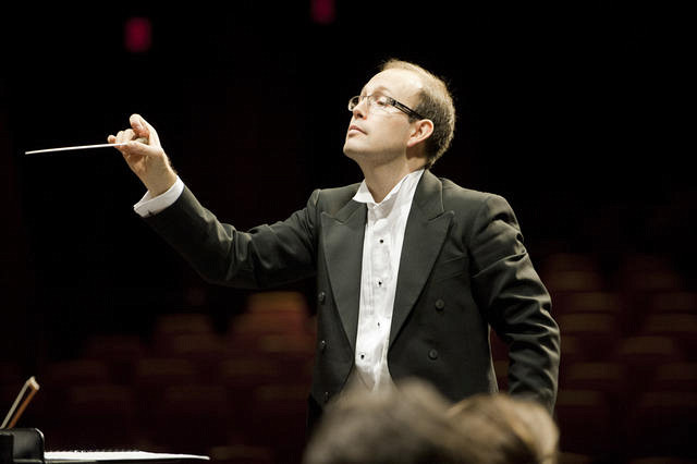 Le chef d'orchestre François Bernier promet un spectacle haut en couleurs.