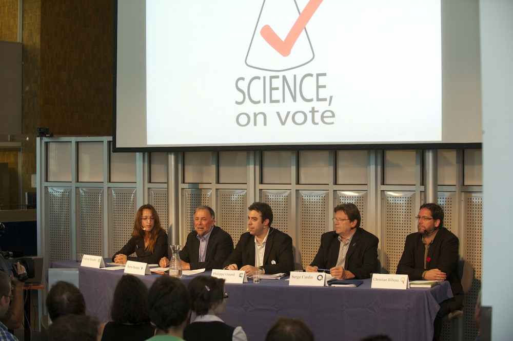 Les participants au débat du 21 août : Évelyne Beaudin, Pierre Paradis, Philippe Girard, Serge Cardin et Christian Bibeau.