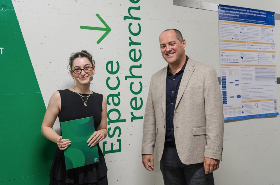 Océane Héraud en compagnie du Professeur Jean-Pascal Lemelin, Vice-recteur adjoint à la recherche et aux études supérieures