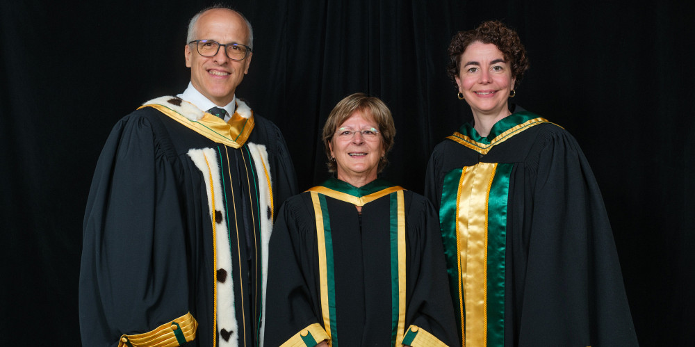 Pr Pierre Cossette, recteur de l'UdeS, Pre émérite Denise Pratte et Pre Marie-Pierre Robert, doyenne de la Faculté de droit.