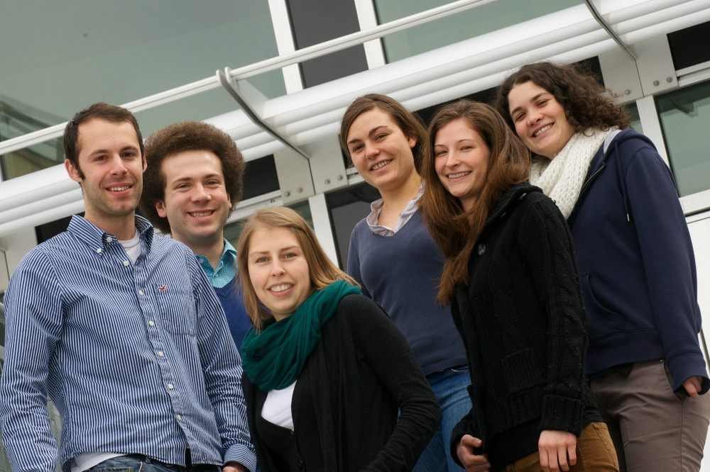Plusieurs étudiantes et étudiants membres de l'AMEUS participent à l'organisation du colloque