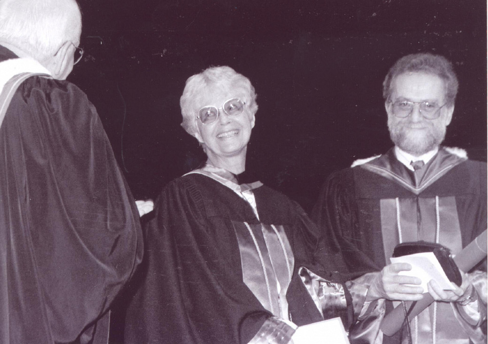 Remise d’un doctorat honorifique à Anne Hébert le 12 juin 1993. Mgr Jean-Marie Fortier, chancelier de l'Université, Anne Hébert et Normand Wener, doyen de la Faculté des lettres et sciences humaines (FLSH)