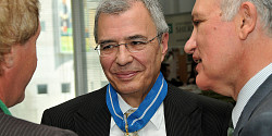 Le professeur Javier Teijeira commandeur de l’Ordre du mérite civil espagnol