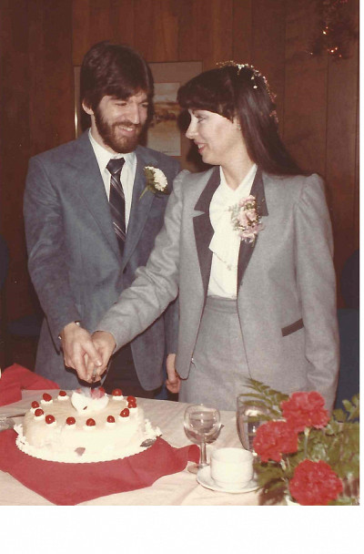 Benoit et France durant leur mariage à la chapelle de l'Université de Sherbrooke.