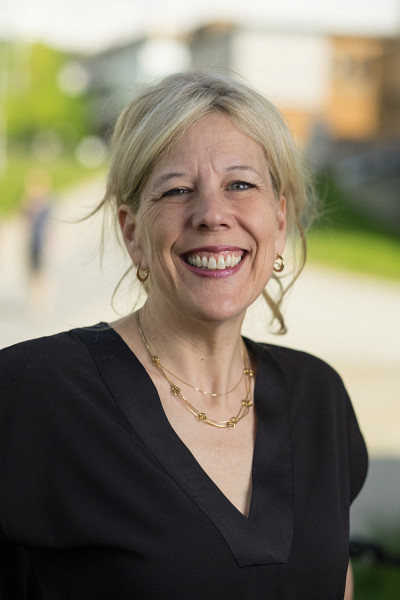 Professeure Christine Hudon, vice rectrice aux études et aux relations internationales