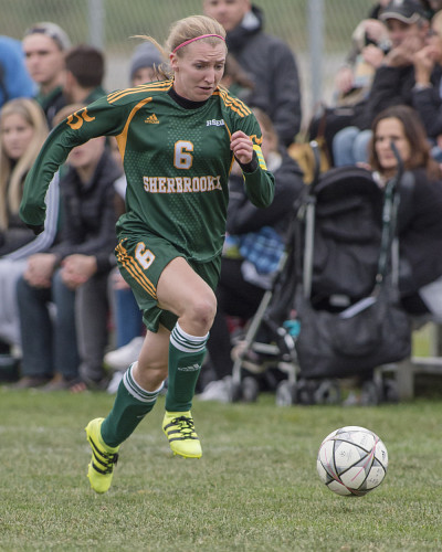 Choisie joueuse par excellence du match pour son équipe, la finissante Marie-Ève Jacques a marqué un dernier but en carrière dans l'uniforme du Vert & Or vendredi soir dernier, en demi-finale de la Ligue universitaire provinciale.