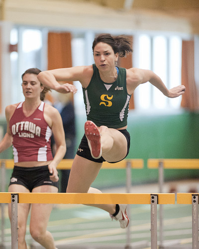 L'étudiante athlète du Vert & Or Pascale Délisle, nommée athlète de l'année en athlétisme par le Réseau du sport étudiant du Québec.