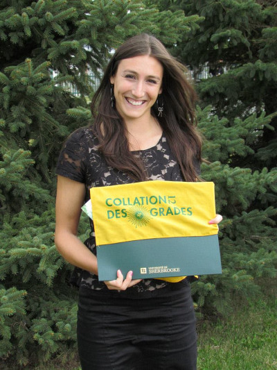 Marie-Ève Dugas, étudiante à la maîtrise en administration, concentration marketing, et ancienne représentante de l'équipe d'athlétisme du Vert & Or de l'Université de Sherbrooke.
