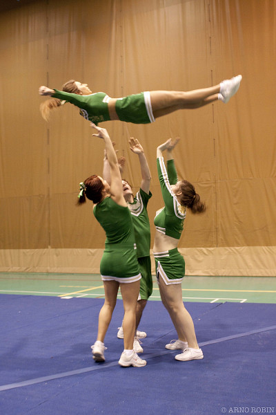 L'équipe de cheerleading Vert & Or a réussi à maintenir un bon niveau malgré l'absence d'entraîneur cet automne.