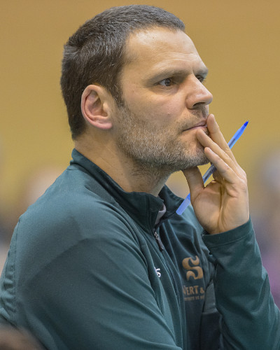 ​L'entraîneur-chef du Vert & Or Marc Lussier.