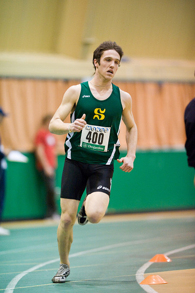 Olivier Lavoie a remporté l'or au 3000 mètres à la Classique d'athlétisme du temps des Fêtes, samedi à l'Université McGill.