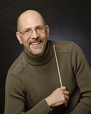 Robert Ingari, professeur agrégé à l'École de musique de l'UdeS et directeur musical du Choeur de Chambre du Québec