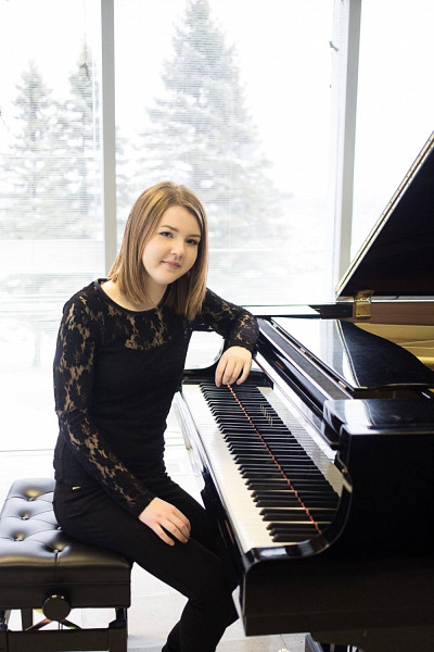 L’une des lauréates de la dernière édition du Concours de concerto de l’École de musique, la pianiste Élisabeth Chénard-Soucy.