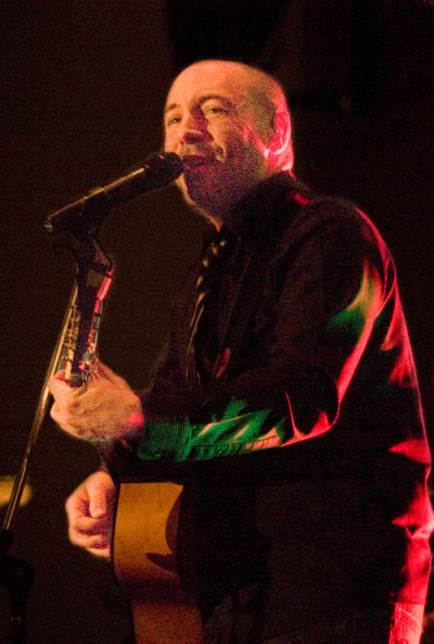 Le groupe Rebound et son chanteur Normand Pelletier ont repris des succès de Barry White, des Beatles et de U2 pour agrémenter le cocktail.