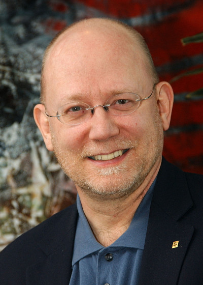 Gilles Voyer, diplômé de l'Université de Sherbrooke et ancien professeur à la Faculté de médecine et des sciences de la santé.