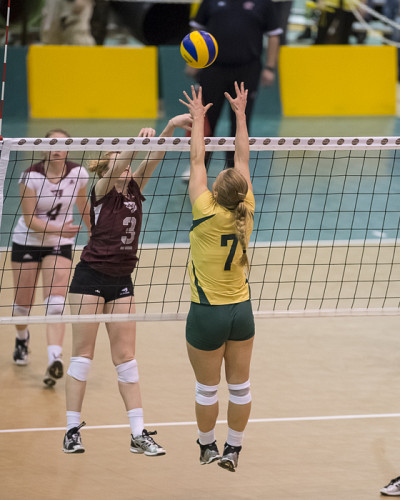 Le Vert & Or a été blanchi 3 à 0 par les Gee-Gee's d'Ottawa dans son premier match du Championnat SIC de volleyball féminin.