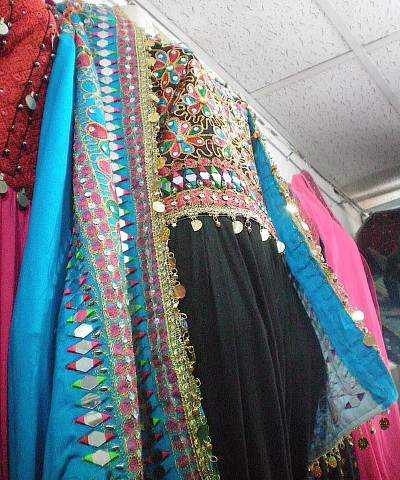 Costumes traditionnels afghans