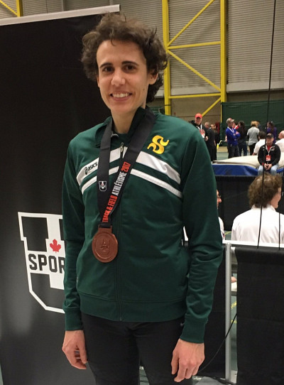 Amélie Augé a remporté une deuxième médaille en moins de 24 heures à Edmonton vendredi, aux Championnats d'athlétisme U SPORTS.