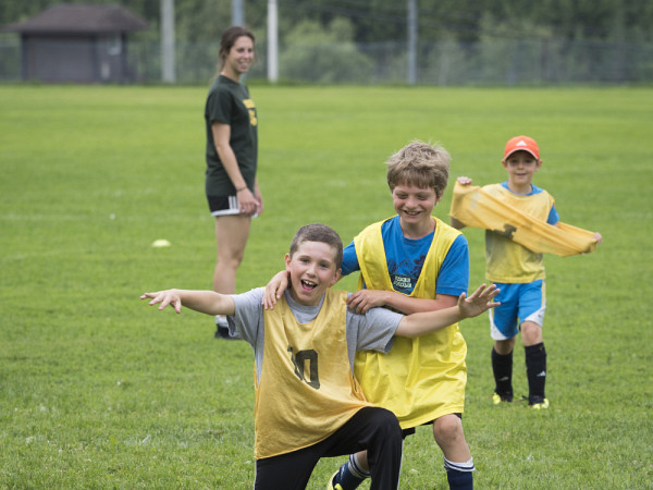 Les camps sportifs du Vert & Or sont l'occasion pour les plus jeunes d’apprendre pour développer des habitudes de vie saines et grandir en santé.