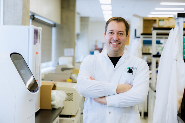 Benoit Laurent, professeur au Département de biochimie et de génomique fonctionnelle de la Faculté de médecine et des sciences de la santé